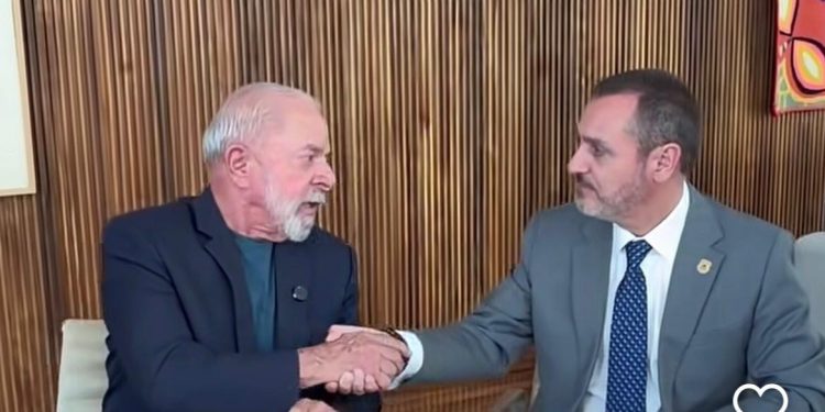 Lula elogia retirada de credenciais de agente americano no Brasil: 'O que eles fizeram conosco, a gente vai fazer com eles'