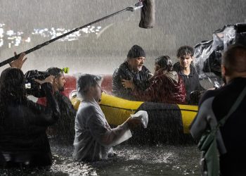 Manta térmica, roupão e kits de neoprene: os detalhes da 'enchente' que abre 'Quem ama cuida'