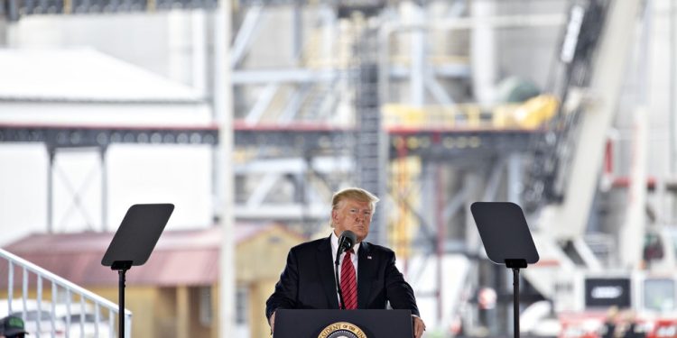 Trump discursou em usina de etanol durante a campanha presidencial — Foto: Daniel Acker/Bloomberg