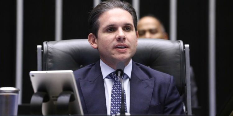Motta diz que não vai 'procrastinar' debate sobre fim da escala 6x1 e prevê votação semana que vem na CCJ da Câmara