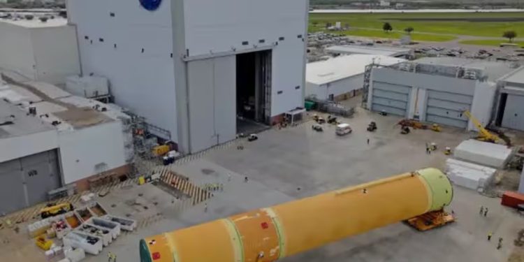 Estágio central do foguete Artemis III — Foto: Nasa/Michael DeMocker