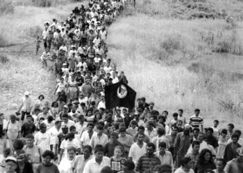 Cortejo fúnebre durante enterro dos mortos pela PM no massacre de Carajás em 1996 — Foto: Roberto Stuckert Filho/ Agência O GLOBO