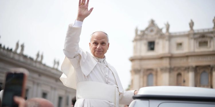 Papa afirma que o mundo está sendo devastado por um punhado de tiranos