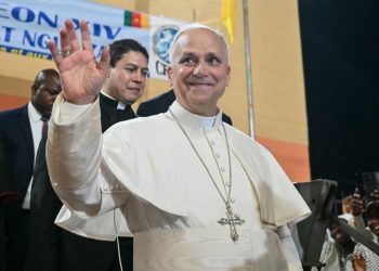Papa pede fim da corrupção e ‘respeito aos direitos humanos’ em Camarões e diz que mundo precisa ouvir mensagem de paz