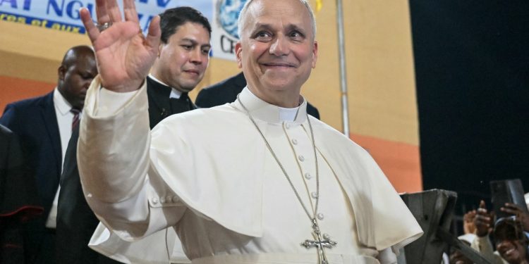 Papa pede fim da corrupção e ‘respeito aos direitos humanos’ em Camarões e diz que mundo precisa ouvir mensagem de paz