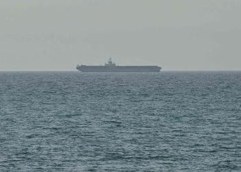 Petróleo dispara após apreensão de navio iraniano e tensão no Estreito de Ormuz