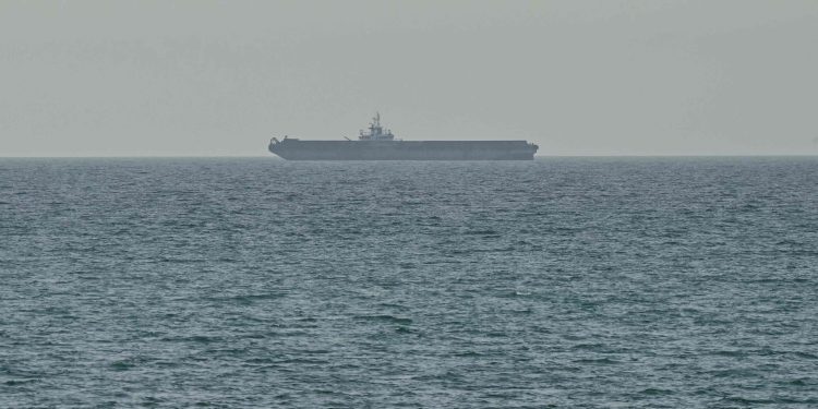 Petróleo dispara após apreensão de navio iraniano e tensão no Estreito de Ormuz