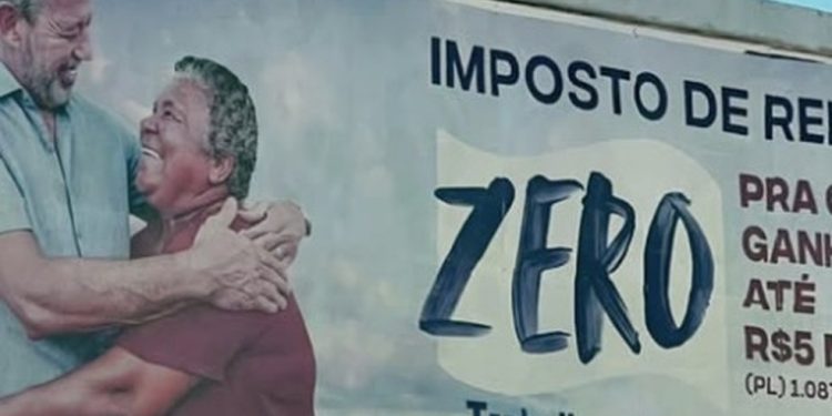 Arthur Lira instala outdoors sobre isenção de IR em cidades de Alagoas — Foto: Reprodução/Redes sociais