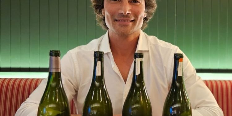 O enólogo e produtor Francisco Lavaque — Foto: Cláudia Meneses / Agência O Globo