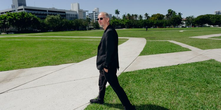 Quem criou o Bitcoin? Repórter descreve sua saga para desvendar o maior mistério da história da criptomoeda