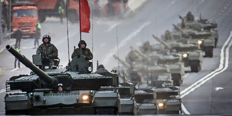 Rússia não exibirá equipamentos militares em desfile do Dia da Vitória na Segunda Guerra por 'situação operacional'; entenda