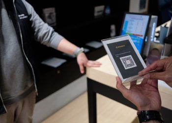 Sem IOF, cartões cripto avançam entre consumidores brasileiros