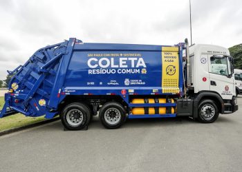 São Paulo tem quase 200 veículos elétricos e movidos a biometano, combustível renovável, que fazem a coleta de resíduos — Foto: Fotos Marcelo Pereira/Secom