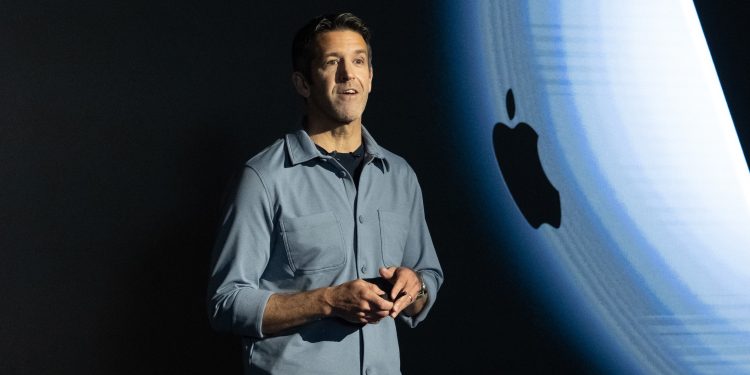 Tim Cook assume novo papel crucial: o de embaixador global da Apple