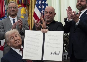 Trump flexibiliza restrições a drogas psicodélicas nos EUA