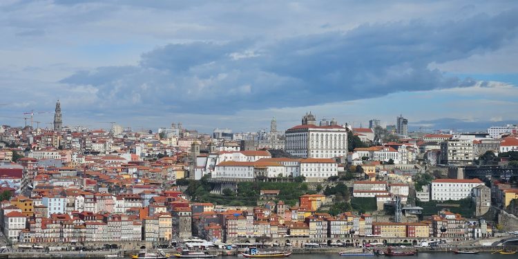 Turistas brasileiros em Portugal salta 30% no início deste ano: veja o que leva mais gente à ‘terrinha’