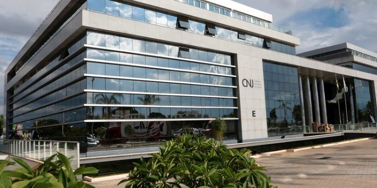 'Penduricalhos': CNJ analisa aprova proposta de Fachin que estabelece contracheque único para juízes em todo o país