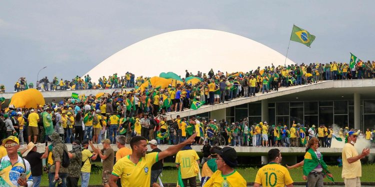 52% dos brasileiros são contra reduzir penas dos envolvidos no 8 de janeiro, aponta Genial/Quaest
