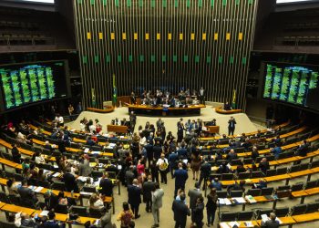 Alcolumbre indica que PEC do fim da escala 6x1 passará por comissões, mas com votação antes da eleição