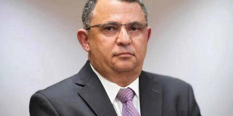 Alvo em ação que mira contratos da Refit, ex-PGE do Rio tem histórico conturbado
