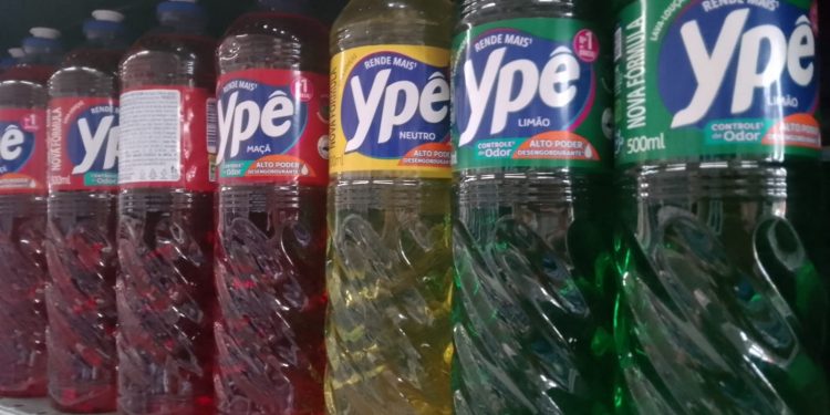 Anvisa diz que bactéria foi identificada em 100 lotes de produtos da Ypê