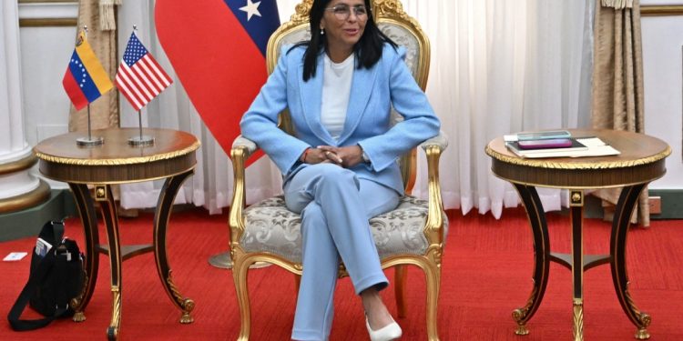 Após quase uma década de calote, Venezuela anuncia processo de reestruturação 'abrangente' da dívida