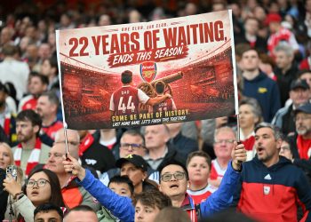 Arsenal é o novo campeão da Premier League, quebrando jejum de 22 anos