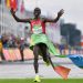 Bicampeão olímpico, Kipchoge inicia na África projeto pessoal no qual correrá uma maratona por continente