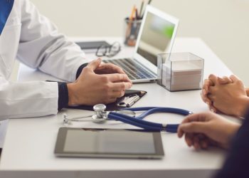 CFM decide proibir uso médico de PMMA, substância usada em procedimentos estéticos; saiba exceção