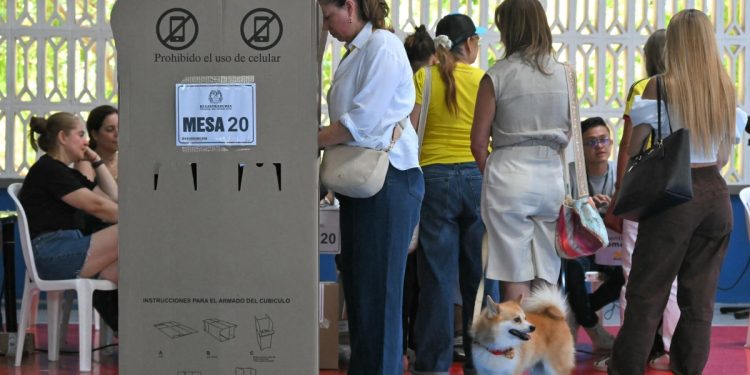 Candidato de ultradireita enfrentará esquerdista em segundo turno das eleições presidenciais da Colômbia, diz imprensa