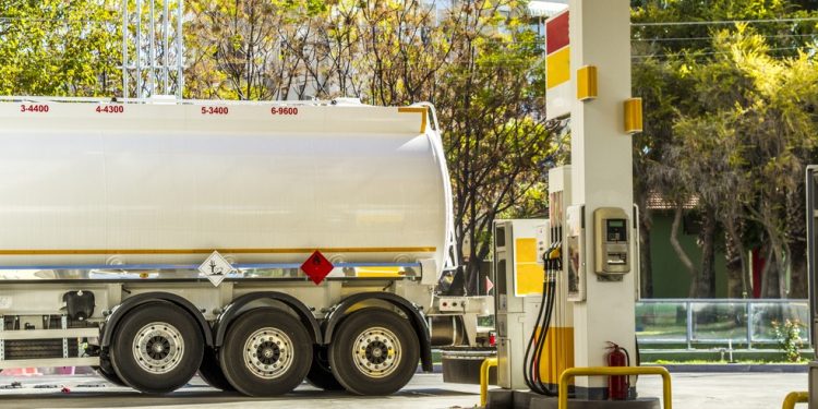 Distribuidoras respondem por menos da metade dos 13% relativos à distribuição e revenda no preço final dos combustíveis — Foto: Getty Images/alkimsarac