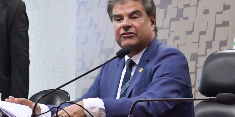 Comissão do Senado vai chamar representante dos EUA no Brasil após Trump designar CV e PCC como terroristas