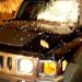 Caminhonete Humvee de Rafaat com para-brisa destruído por tiros de .50 — Foto: Reprodução