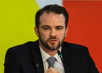 Desenrola Brasil 2026 começa nesta terça-feira e desconto médio será de 65%, diz Durigan