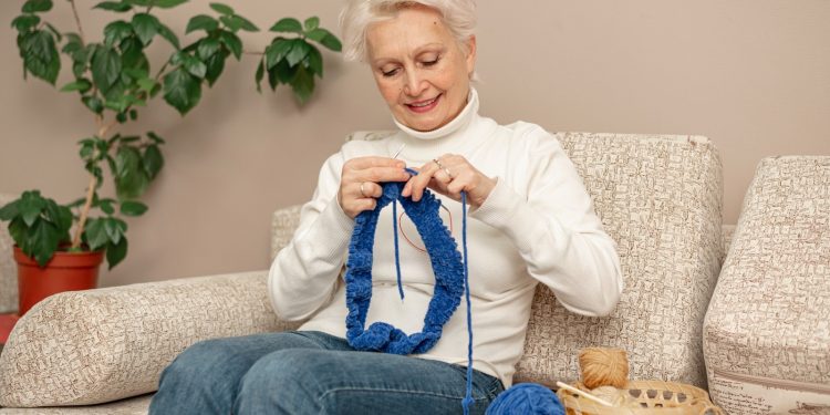 Do tricô ao quebra-cabeça: os hobbies que realmente podem reduzir o risco de demência