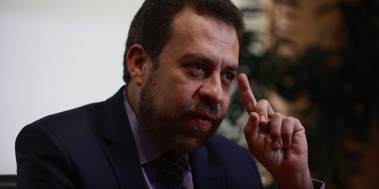 Entrevista: Campanha de Lula vai propor reforma no Judiciário e 'tem que botar cada um no seu quadrado', diz Boulos