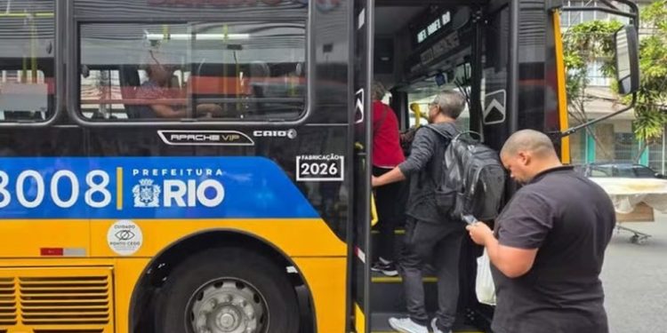 Ônibus municipais não vão mais aceitar dinheiro a partir de 30 de maio, fazendo com que a passagem só seja paga por Jaé — Foto: Felipe Grinberg