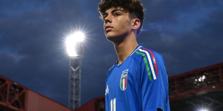 Filho de brasileiro observado pela seleção celebra convocação da Itália após ficar fora da Copa do Mundo: 'Presente'