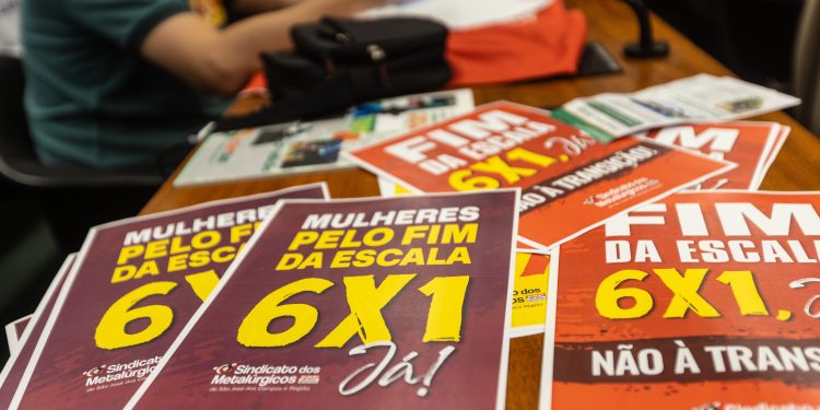 Fim da escala 6x1: exigência de pelo menos 2 folgas por semana foge do padrão internacional, diz estudo