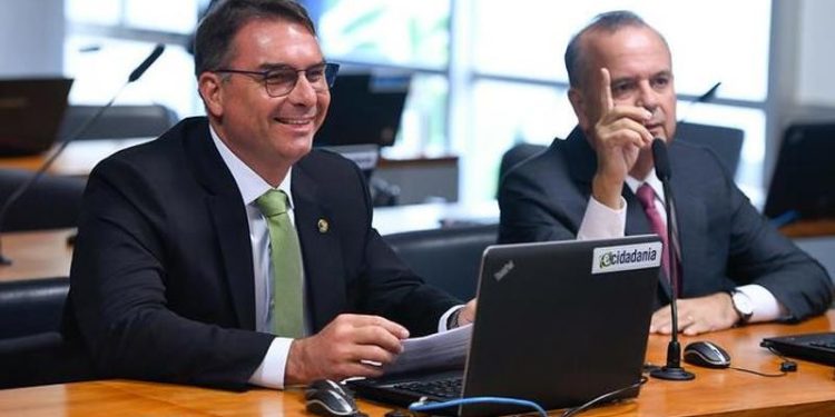 Flávio Bolsonaro defende pausa de um ano na reforma tributária; ‘modelo precisa ser revisto’, diz coordenador da campanha