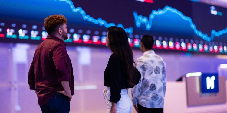Ibovespa, que iniciou 2026 batendo recordes, fecha no menor nível desde janeiro: o que sobrou da valorização da Bolsa no ano?