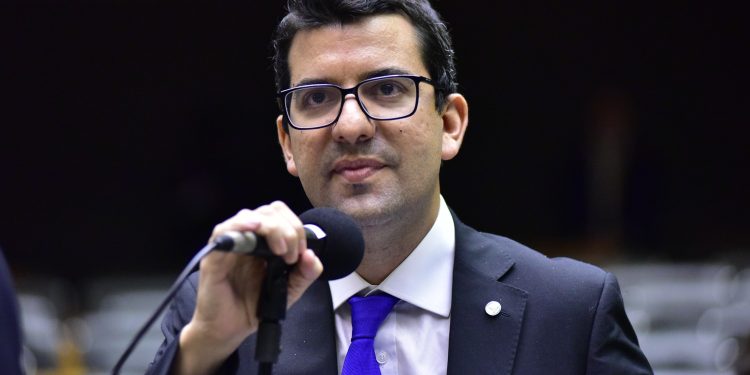 Indícios de fraude: empresa que faria castração de animais apresentou documentos datados de um ano antes de sua abertura