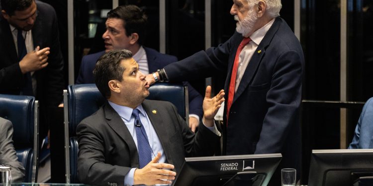 Jaques Wagner diz que rejeição de Messias foi usada para dar 'cassetada' em Lula e vê relação com Alcolumbre estremecida