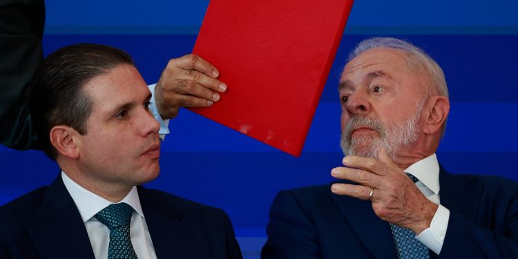 Lula e Motta se reúnem hoje para fechar texto da PEC do fim da escala 6x1: veja o que está em jogo