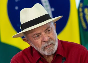 Lula inicia semana com expectativa de reunião com ministros para tratar de crise após derrotas no Congresso
