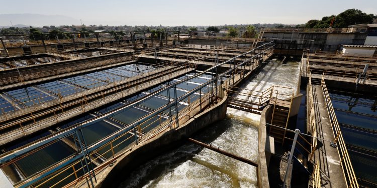 Manutenção da Cedae pode afetar abastecimento em Niterói na terça; concessionária pede uso consciente da água