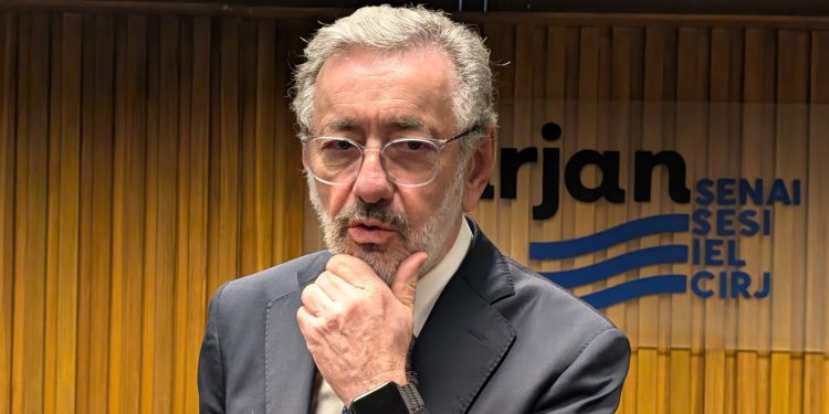 Ministro diz que extensão da subvenção ao diesel 'não pode ser descartada'