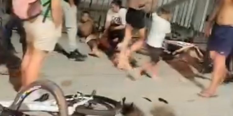 Motorista atropela seis pessoas no Largo da Batalha, em Niterói, e foge sem prestar socorro; vídeo