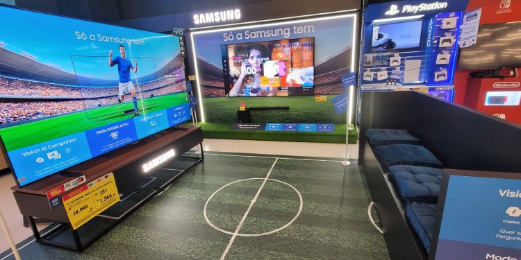 Na Copa do Mundo, TVs e celulares travam disputa acirrada fora do campo