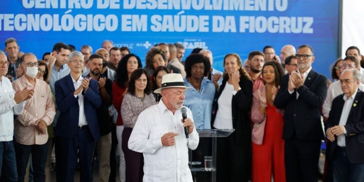 No Rio, Lula faz aceno a governador em exercício e oferece ajuda para ‘consertar o Rio’ e ‘enfrentar a milícia’